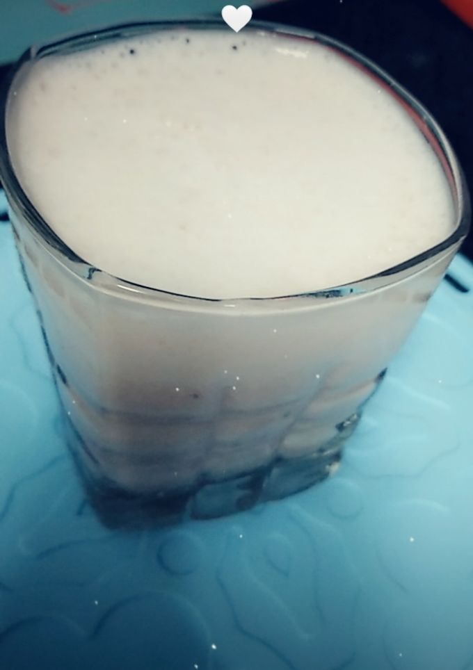 صورة لوصفة عصير موز وفراوله باللبن 🥛