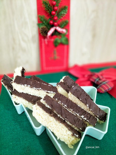 Una foto de Turrón de coco con chocolate
