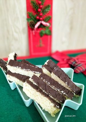Una foto de Turrón de coco con chocolate