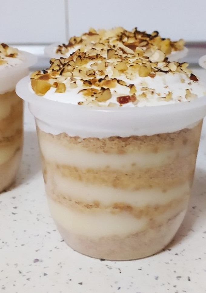 Una foto de Merengue. Galleta, crema Pastelera y frutos secos. Canario Solé
