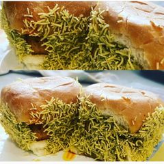 A picture of Mumbai style dabeli.