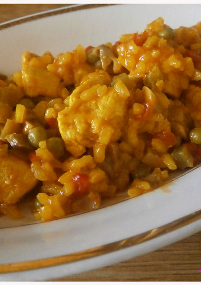 Una foto de Arroz meloso con verduras, champiñones y pollo