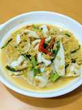 ปลาหมึกผัดผงกะหรี่ low carb