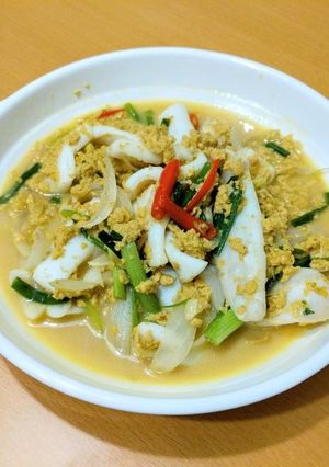 รูปของ ปลาหมึกผัดผงกะหรี่ low carb