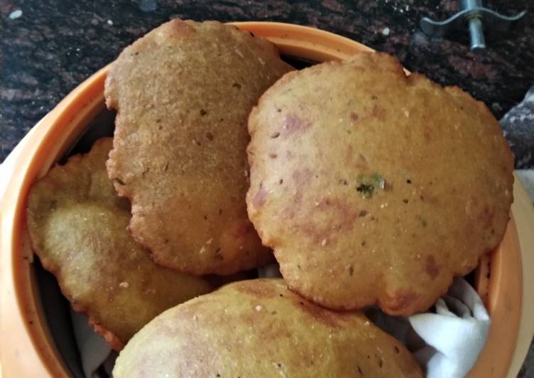 Recipe of Homemade Aloo Ki Puri
