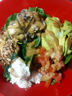 Una foto de Ensalada de espinacas en salsa miel&mostaza