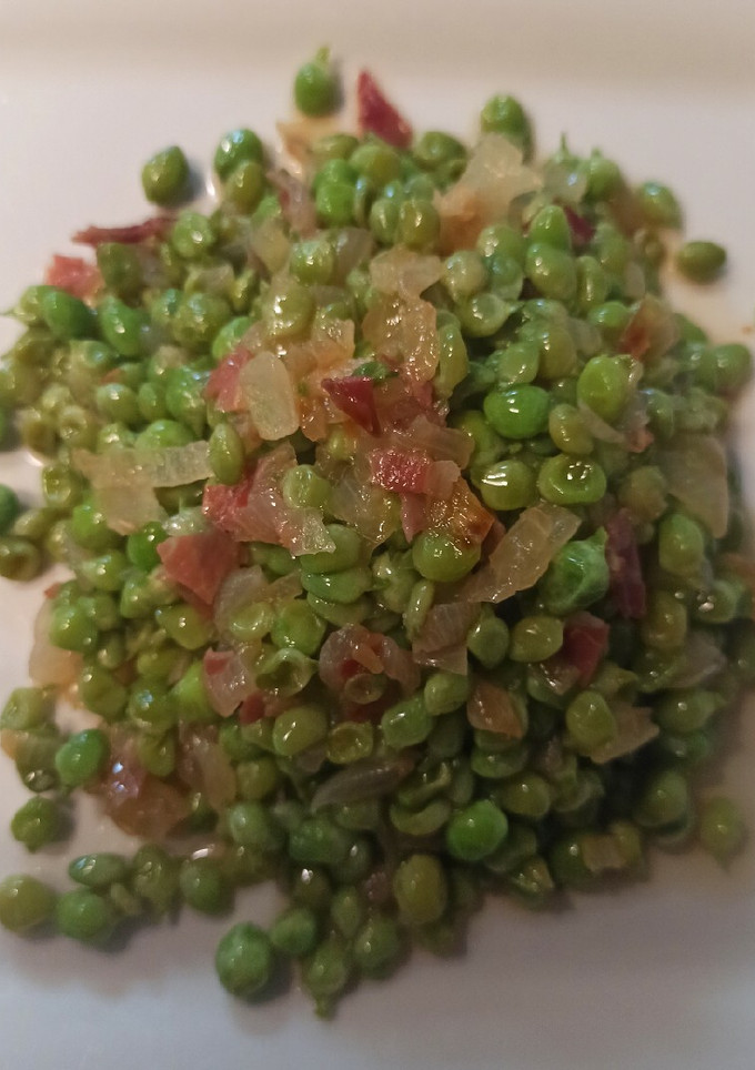 Una foto de Pèsol garrofal de Llavaneres amb pernil ibèric 🫛 🟨🟥🟨🟥🟨🟥🟨🟥🟨