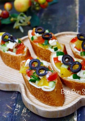 Hình của món Bánh Mì Salad Cà Chua Phô Mai Kiểu Ý - Italian Salad Bruschetta.