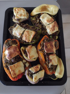 Una foto de Morrones rellenos con carne vegetal