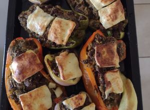 Una foto de Morrones rellenos con carne vegetal