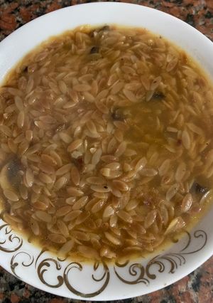 صورة لوصفة شوربة لسان عصفور بالمشروم (الفطر)