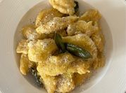 Una foto di gnocchi zucca butternut
