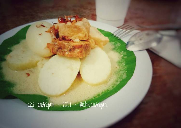 Lontong Opor 3T [ Telur, Tempe, Tahu ] 😁