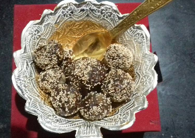 Recipe of Quick Dates and pista laddu
