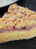 Sbriciolata con cuore tenero di crema e fragole