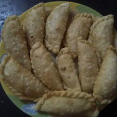 A picture of Gujiya.