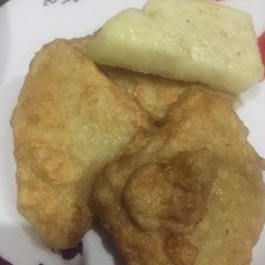 A picture of Yamrita et fried yam.
