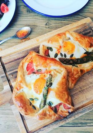 A picture of Cheesey Bacon, Egg & Asparagus Wrap.