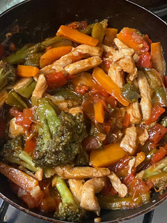 Una foto de Verduras con pollo