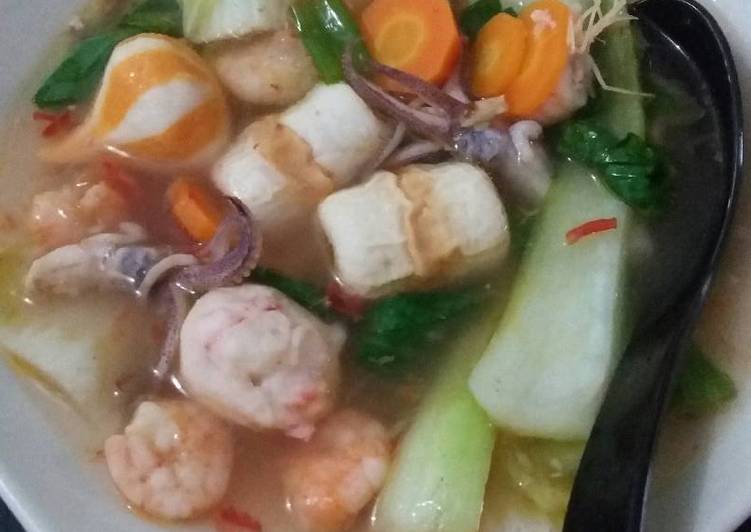Tom yam seafood + sayur