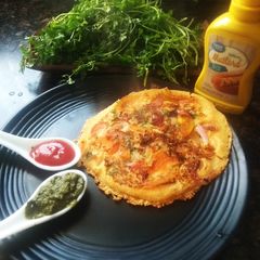 A picture of Vegetable uttapam.
