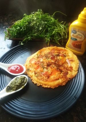 A picture of Vegetable uttapam.