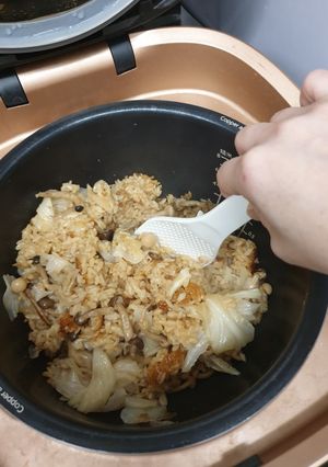 菇菇高麗菜素炊飯 的食譜成品照片