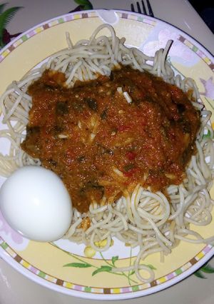 A picture of Spaghetti, egg and stew.