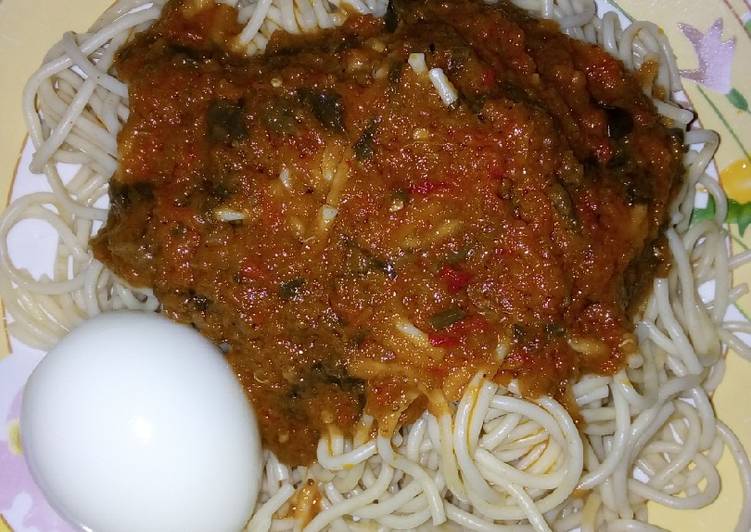Spaghetti, egg and stew