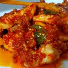 A picture of Ayam rica rica.