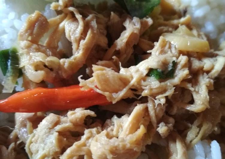 Cara Gampang Menyiapkan Ayam suwir manis (ora) pedas yang Menggugah Selera