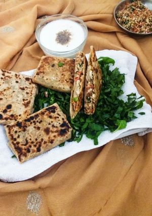 A picture of Vegetable pocket paratha.