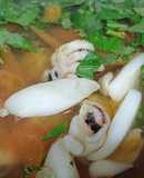 Canh cà chua nấu mực