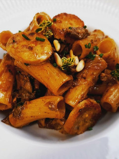 Una foto de Macarrones con butifarra de huevo y boletus