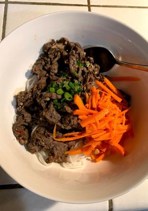 Hình của món Bún thịt bò xào.