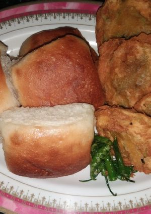 A picture of Vada Pav.