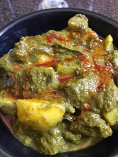 आलू पालक (aloo palak recipe in Hindi) रेसिपी मुख्य फोटो