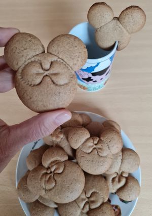 Una foto de Galletas sabor a Disney. Mickey y Minnie sin cortante
