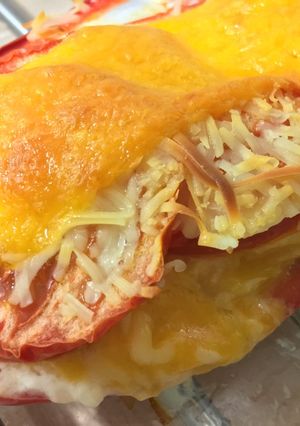 Una foto de Pimientos rojos rellenos asados