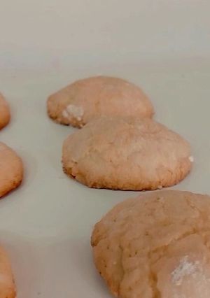 Una foto de Cookies craqueladas de limón (con choco blanco)