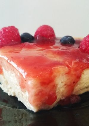 Foto principal de Tarta de queso al horno con frutos del bosque