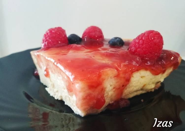 Tarta de queso al horno con frutos del bosque