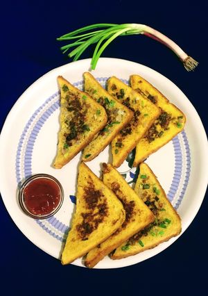 A picture of French Toast.