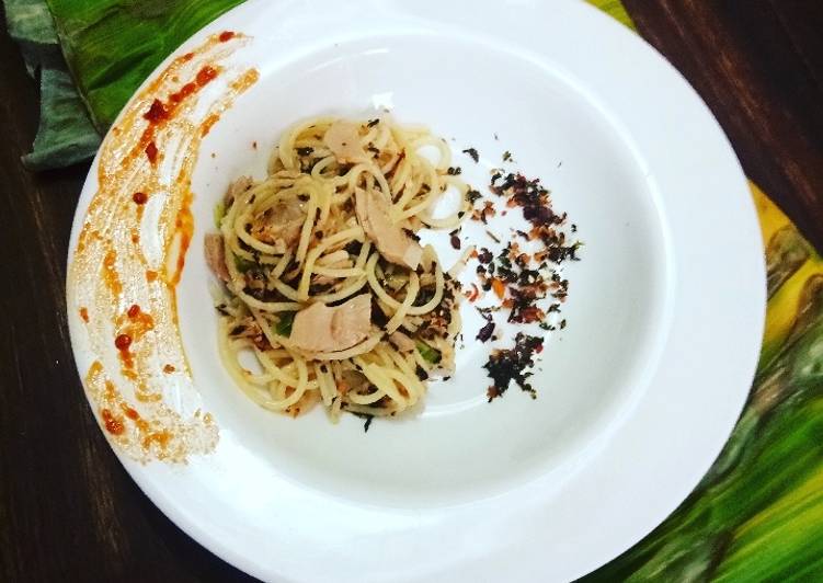 Bagaimana Menyiapkan Tuna Spaghetti Aglio E Olio yang Lezat