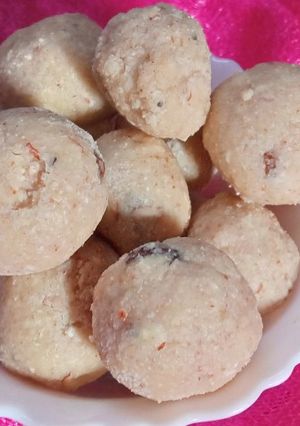A picture of Makhana Ladoo.