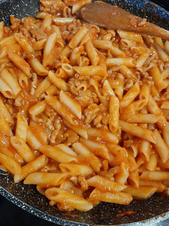 Una foto de Macarrones a la boloñesa