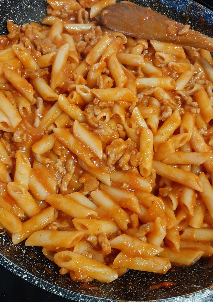 Una foto de Macarrones a la boloñesa