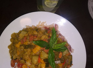 Una foto de Sopa de arroz y lentejas con chorizo