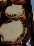 خبز الزبدة مع الثوم garlic bread