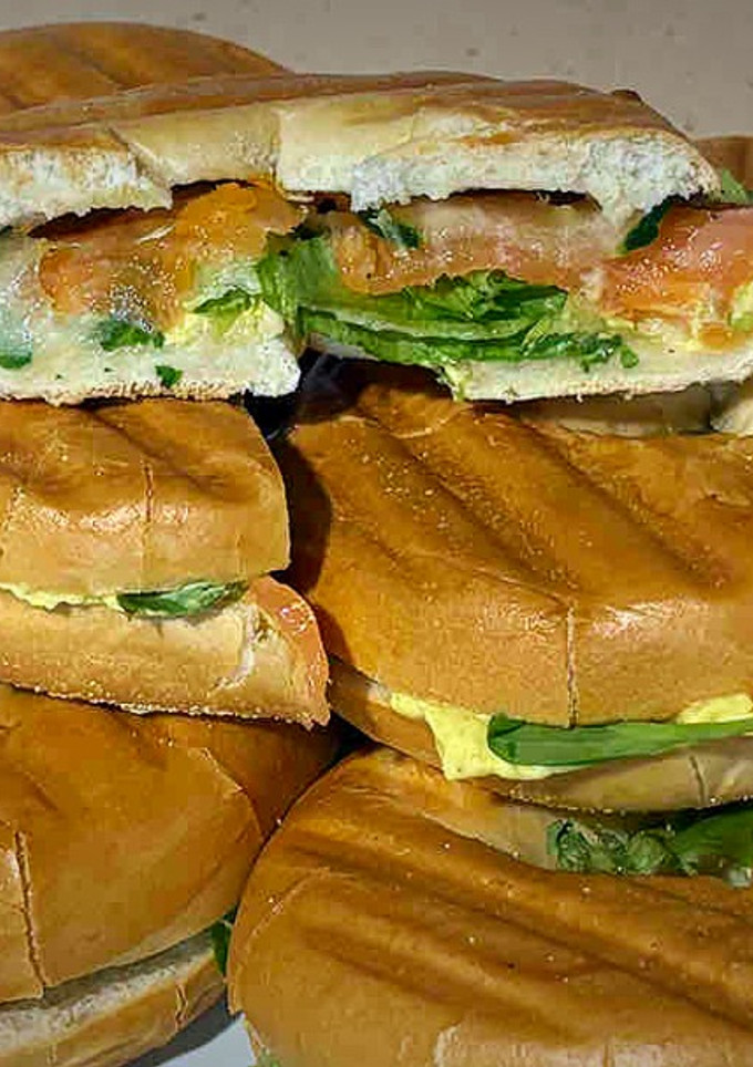 Una foto de Bagels con salmón al curry